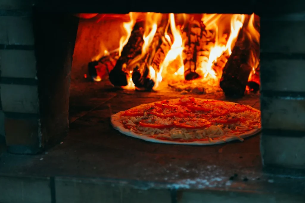 Pizza cuite au feu de bois